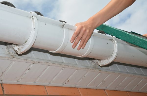 Gutter Reattachment in Maineville