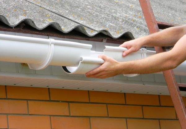 Gutter Hanging in Maineville